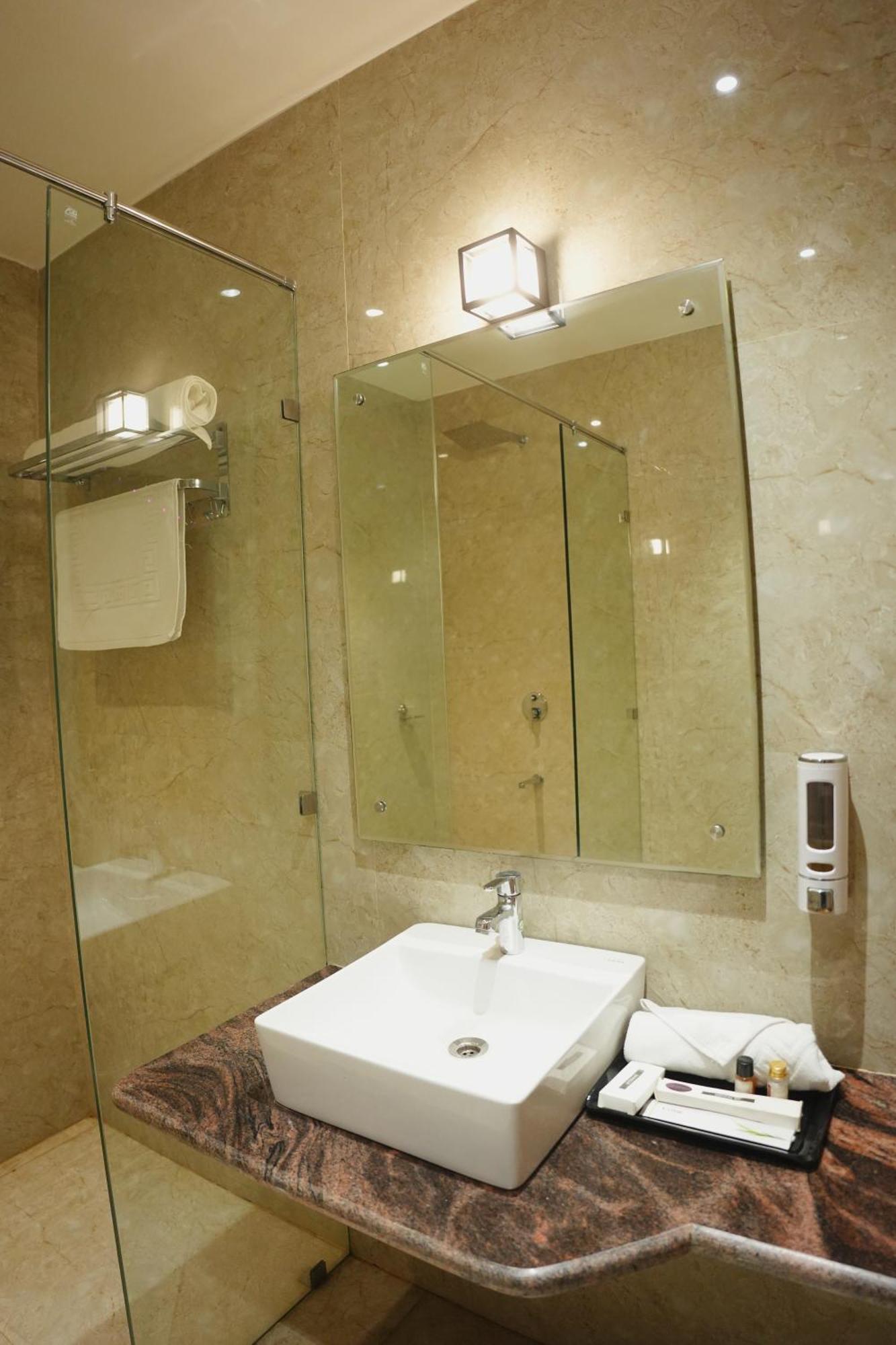 The Krati Resort & Convention Centre Барели Экстерьер фото